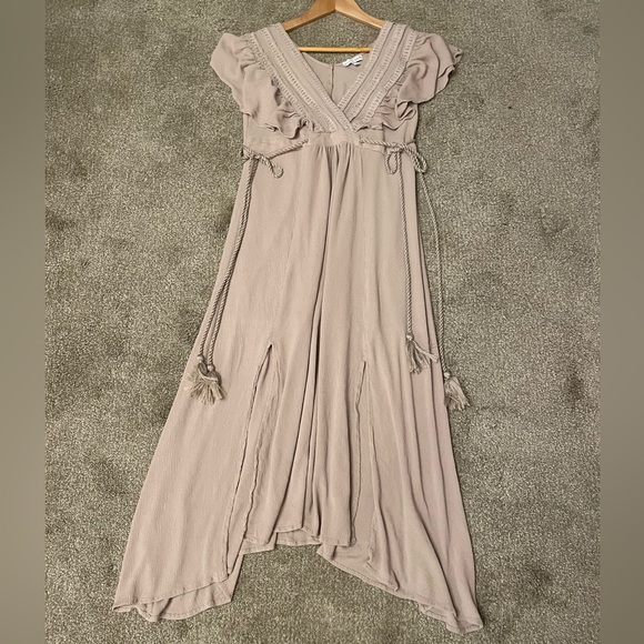 Baltic Born Jennifer Sand  Midi Dress V Neck Boho Size M Flutter Sleeved - Picture 11 of 12